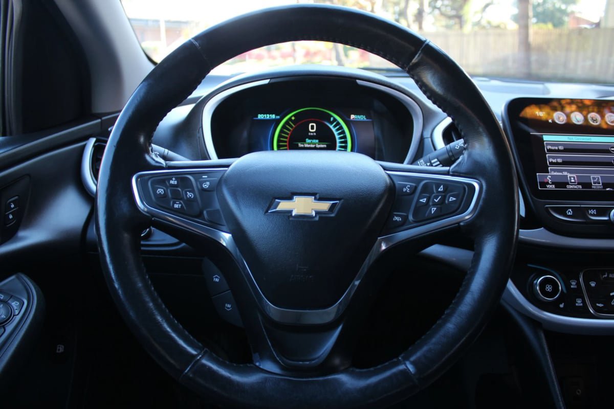 Used 2017 Chevrolet Volt LT FWD image 12