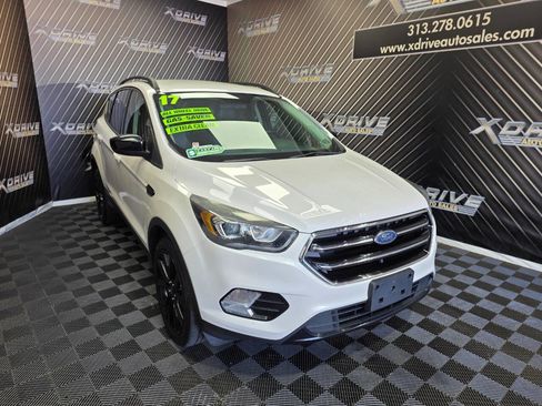 Used 2017 Ford Escape SE w/ SE Sport Appearance Package image 7