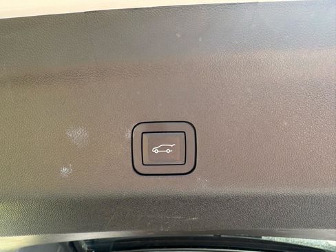Used 2025 Chevrolet Tahoe LT AWD/4WD image 5