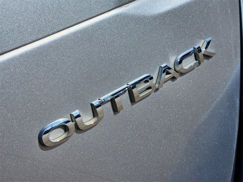 Used 2022 Subaru Outback Limited image 8