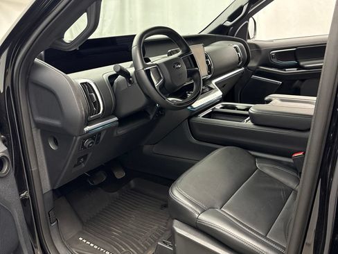 Used 2025 Ford Expedition Max Platinum w/ Stealth Performance Package AWD/4WD image 10