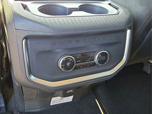 Used 2025 Ford Expedition Max Platinum image 17