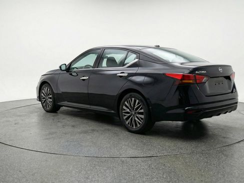 Used 2025 Nissan Altima 2.5 SV image 6