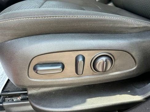 Used 2023 GMC Acadia SLE w/ Driver Convenience Package FWD image 16