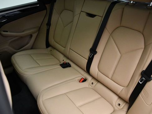 Used 2025 Porsche Macan image 42