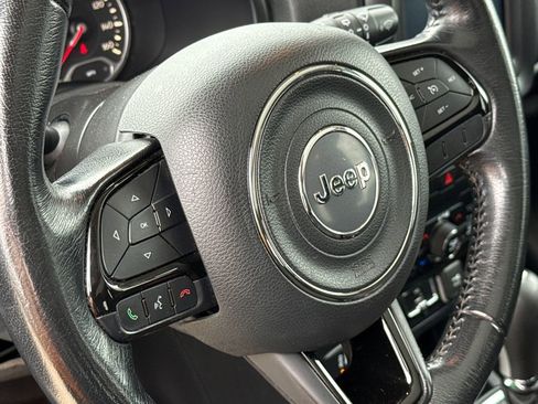 Used 2019 Jeep Renegade Altitude w/ Quick Order Package 2XM AWD/4WD image 29