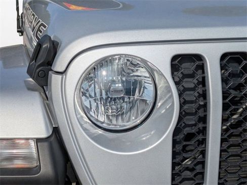 Used 2022 Jeep Gladiator Sport image 10
