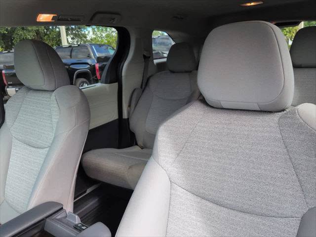Certified 2022 Toyota Sienna LE FWD image 8