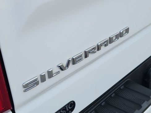 Used 2024 Chevrolet Silverado 1500 Custom RWD image 9