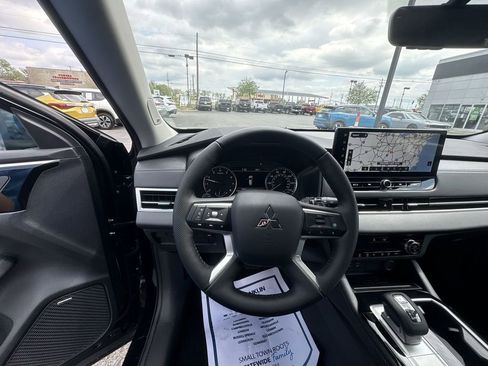 New 2026 Mitsubishi Outlander SE AWD/4WD image 11