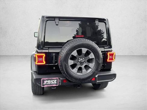 Used 2018 Jeep Wrangler Unlimited Sahara image 7
