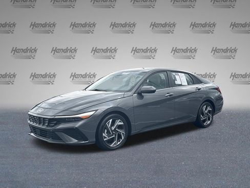 Used 2025 Hyundai Elantra Limited FWD image 4