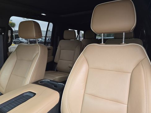 Used 2021 Chevrolet Suburban Premier image 23