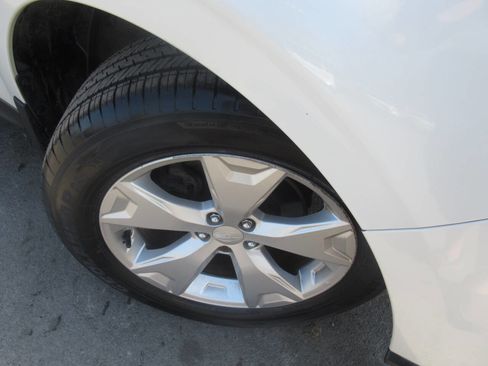 Used 2015 Subaru Forester 2.5i Premium w/ All-Weather Package AWD/4WD image 4