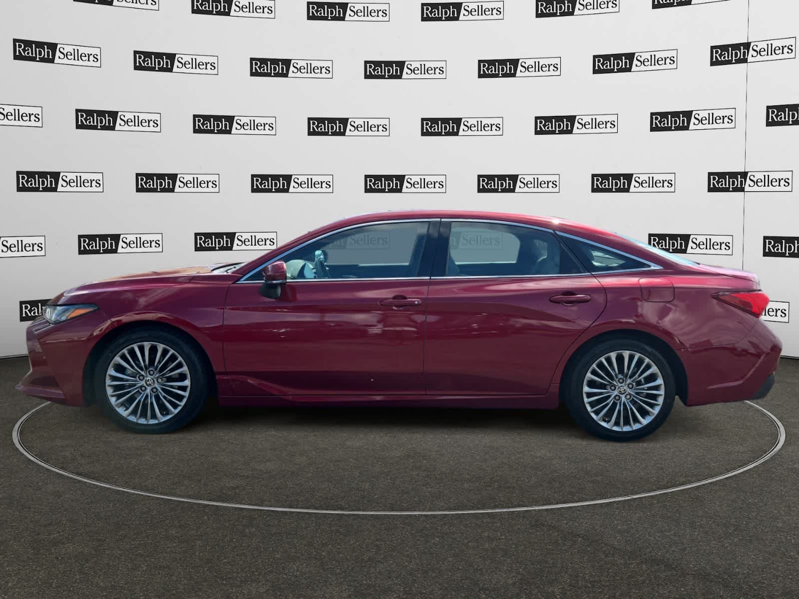 Used 2022 Toyota Avalon Limited FWD image 3