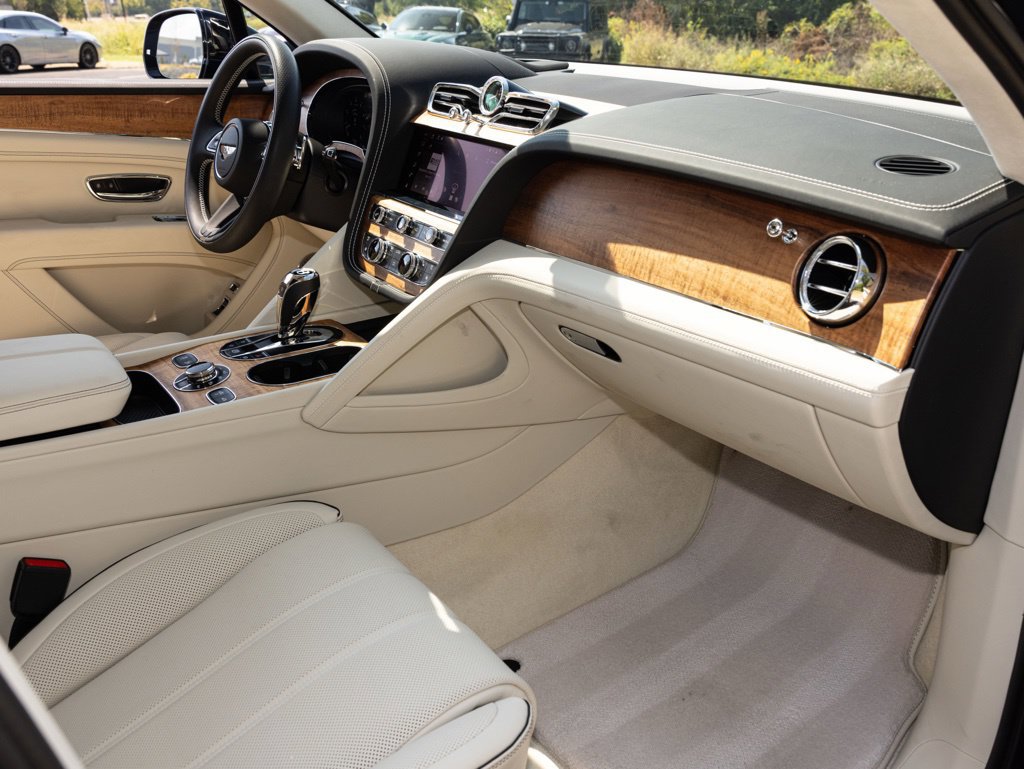 Used 2025 Bentley Bentayga AWD/4WD image 4