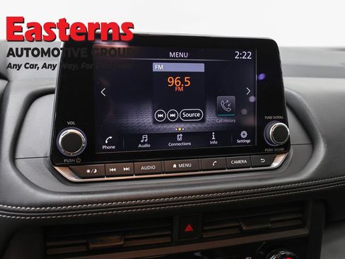 Used 2024 Nissan Rogue S AWD/4WD image 19