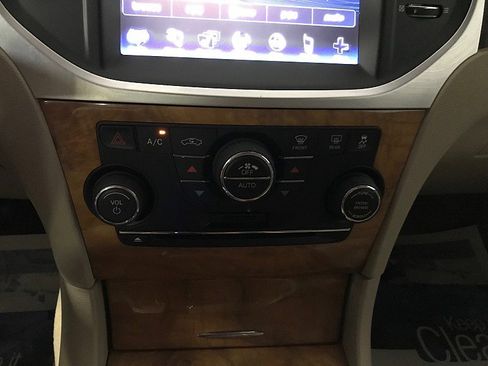 Used 2012 Chrysler 300 Limited w/ Luxury Group RWD image 29