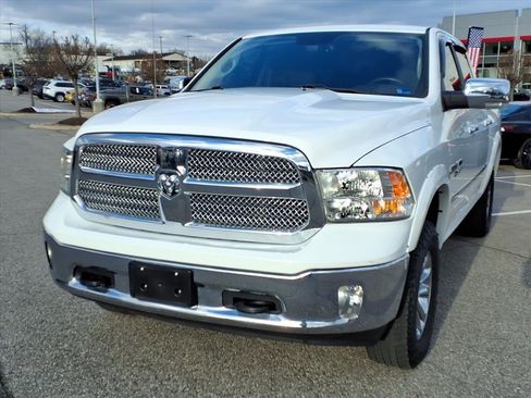 Used 2018 RAM 1500 SLT image 10