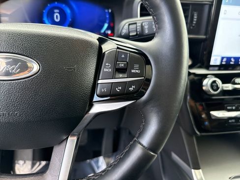 Used 2023 Ford Explorer Platinum w/ Technology Package image 15