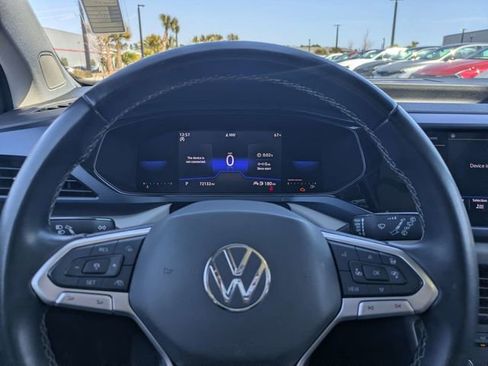 Used 2022 Volkswagen Taos SE w/ Panoramic Sunroof Package image 27