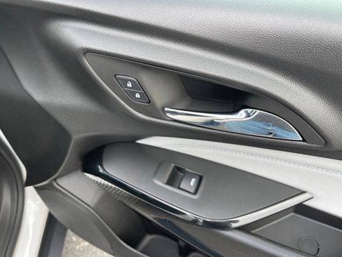 Used 2024 Chevrolet Trax LT w/ Sunroof Package image 19