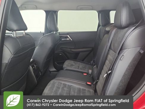 Used 2025 Mitsubishi Outlander SE image 29