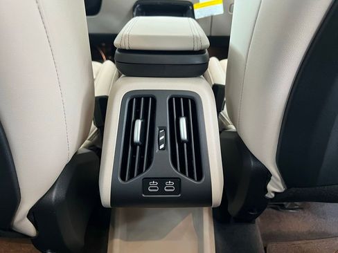 Used 2025 BMW X1 xDrive28i w/ Premium Package image 9