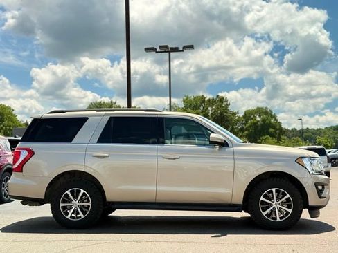 Used 2018 Ford Expedition XLT w/ Equipment Group 201A AWD/4WD image 36