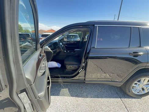 Used 2022 Jeep Grand Cherokee L Laredo w/ Luxury Tech Group I AWD/4WD image 12