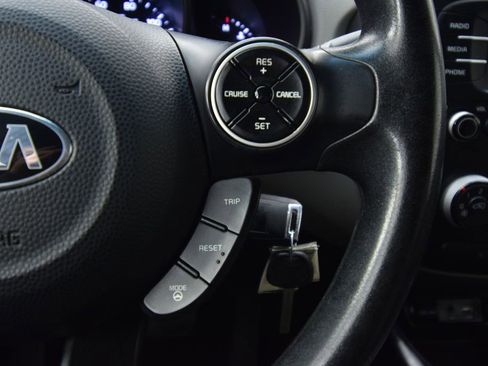 Used 2016 Kia Soul + image 25