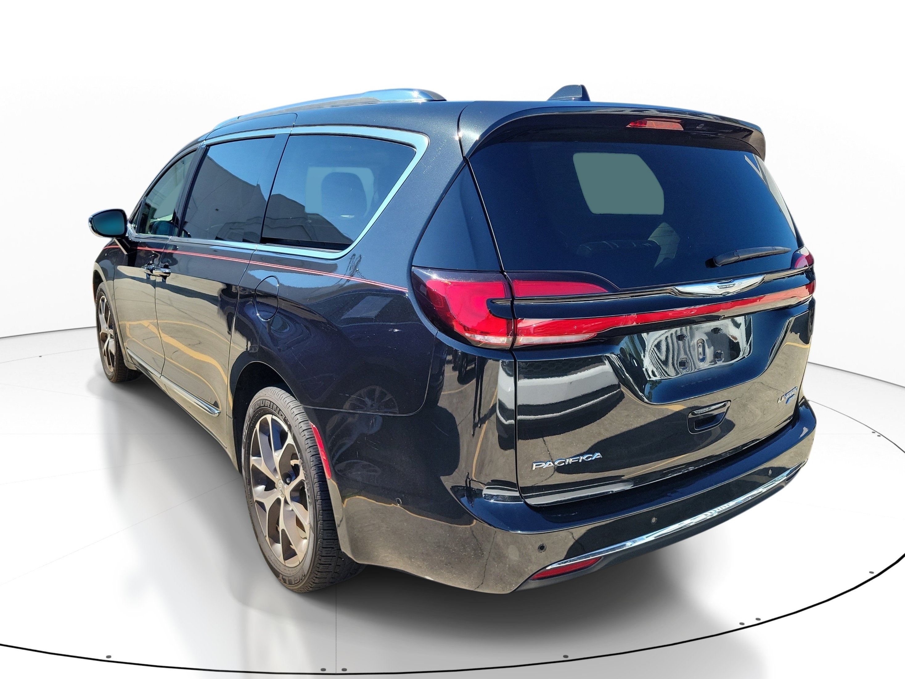 Used 2021 Chrysler Pacifica Limited w/ Premium & Safety Sphere Group AWD/4WD image 7