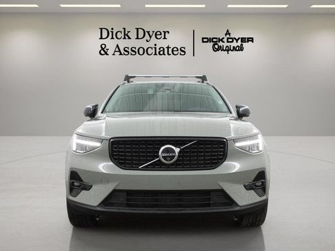 Certified 2025 Volvo XC40 B5 Plus AWD/4WD image 4