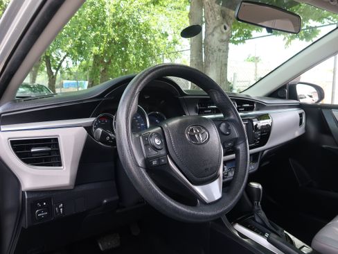 Used 2014 Toyota Corolla LE FWD image 24