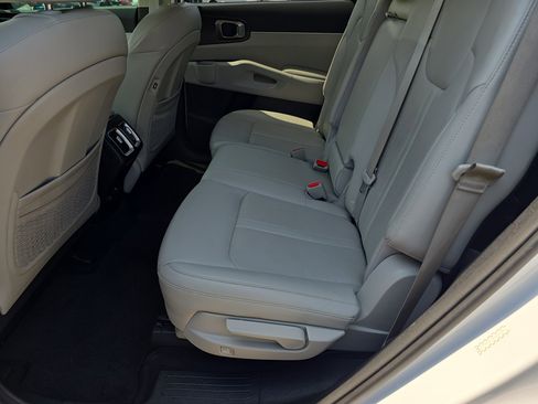 Certified 2023 Kia Sorento S w/ Panoramic Sunroof Package image 15