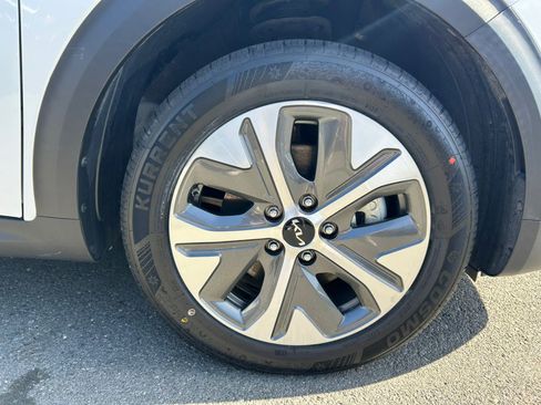 Used 2022 Kia Niro EX FWD image 60