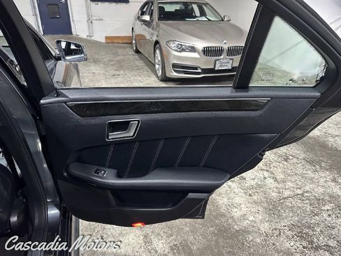 Used 2014 Mercedes-Benz E 550 4MATIC Sedan image 22