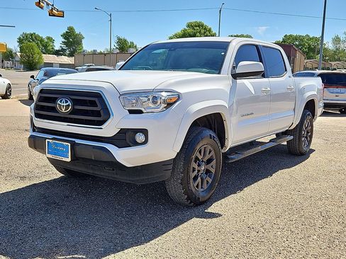 Used 2020 Toyota Tacoma SR5 w/ SR5 Appearance Package (SM) image 1