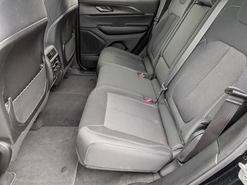Used 2025 Jeep Grand Cherokee Laredo X w/ Luxury Tech Group I AWD/4WD image 18
