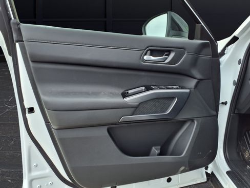 New 2026 Nissan Pathfinder SL AWD/4WD image 16