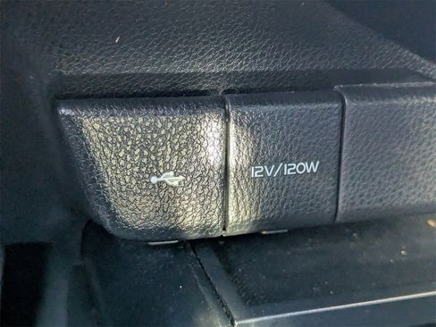 Used 2020 Toyota Camry image 30