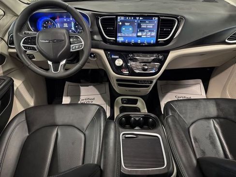 Used 2024 Chrysler Pacifica Touring-L FWD image 23