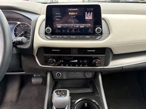 Used 2023 Nissan Rogue SV FWD image 20