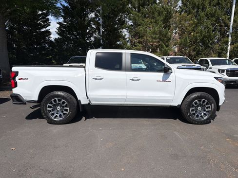 Used 2024 Chevrolet Colorado Z71 w/ Z71 Convenience Package 2 image 11