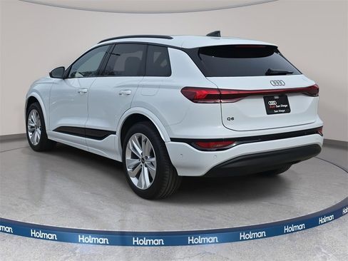 Certified 2025 Audi Q6 e-tron Premium w/ Convenience Package image 7