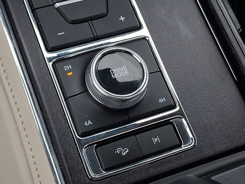 Certified 2024 Ford Expedition Platinum image 30