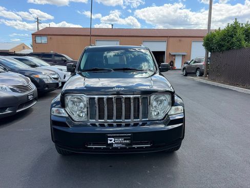 Used 2010 Jeep Liberty Limited w/ Tire & Wheel Group AWD/4WD image 2