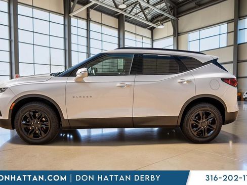 Used 2021 Chevrolet Blazer LT FWD image 2