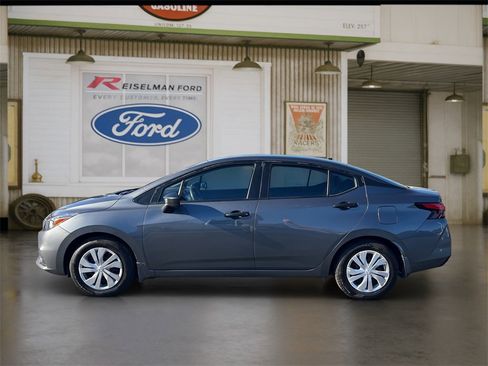 Used 2022 Nissan Versa S image 3