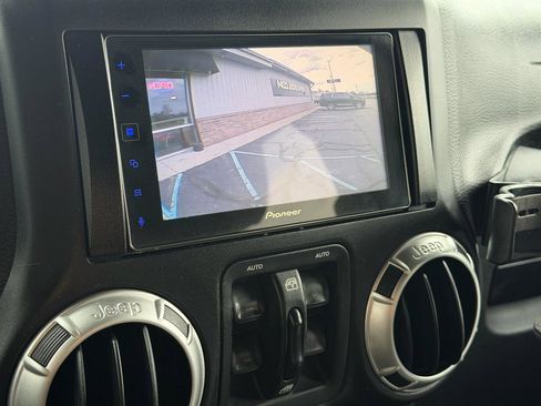 Used 2016 Jeep Wrangler Unlimited Sahara w/ Connectivity Group image 19